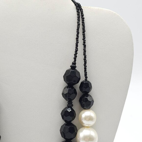Black White Chunky Beaded Necklace With Faux Pearls Adjustable Chain - Picture 4 of 6
